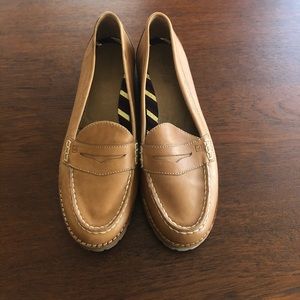Women’s Leather Sperry loafers in Camel size 8M